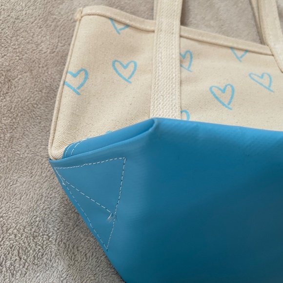 Steele Canvas small tote with blue hearts and long straps - Picture 4 of 12